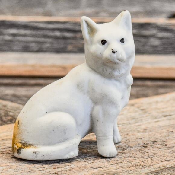 Most Adorable Collection of 9 - Vintage Miniature Cat and Kitten Figurines - Picture 9 of 10